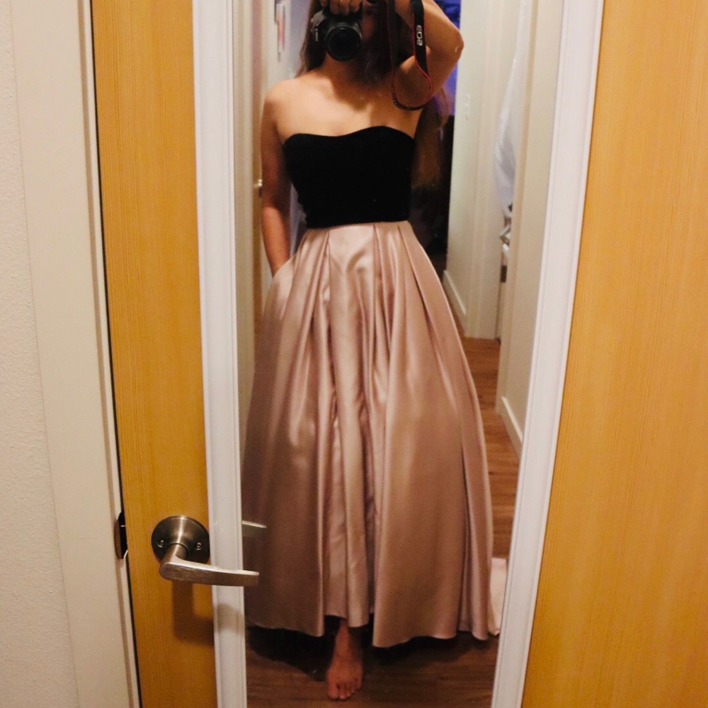 Beautiful dress - Picture 4 of 4